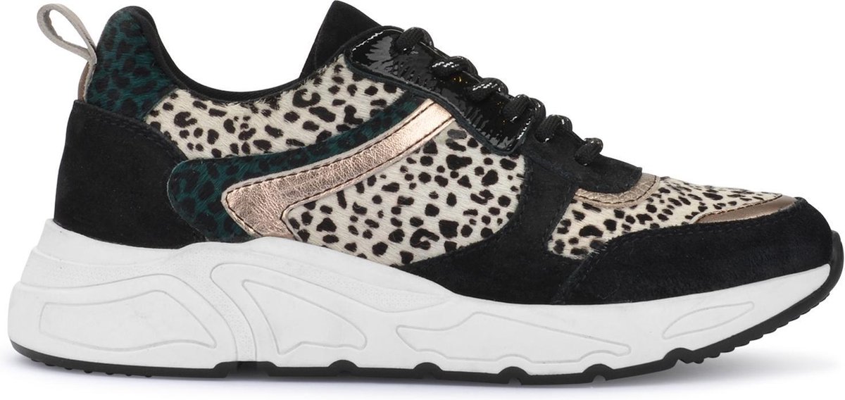 sneaker, leo print, holographic accent, dameshoge schoen, witte zool