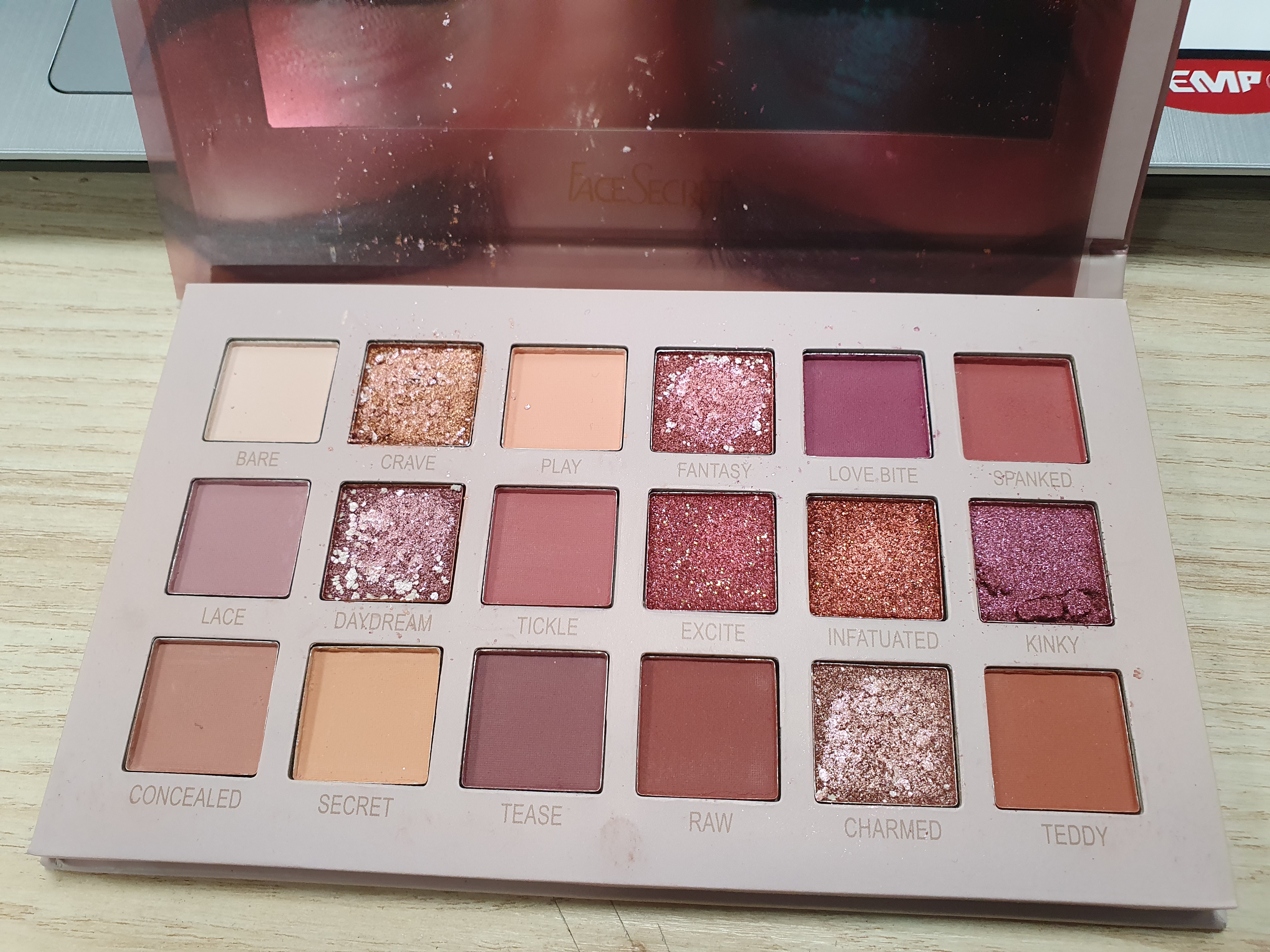 Face Secret ™ Nude Oogschaduw Palette - met Make Up Spiegel