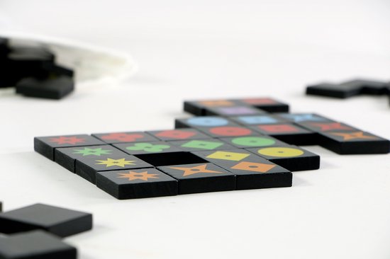 999 Games - Qwirkle - Bordspel - Sinds 2007 meer dan 15 spellenprijzen gewonnen - Familiespel - Geze