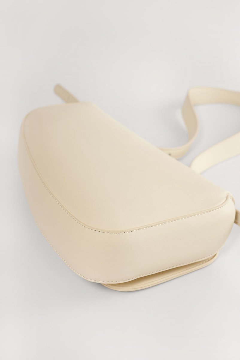 NA-KD Asymmetric Saddle Vrouwen Tas - Offwhite