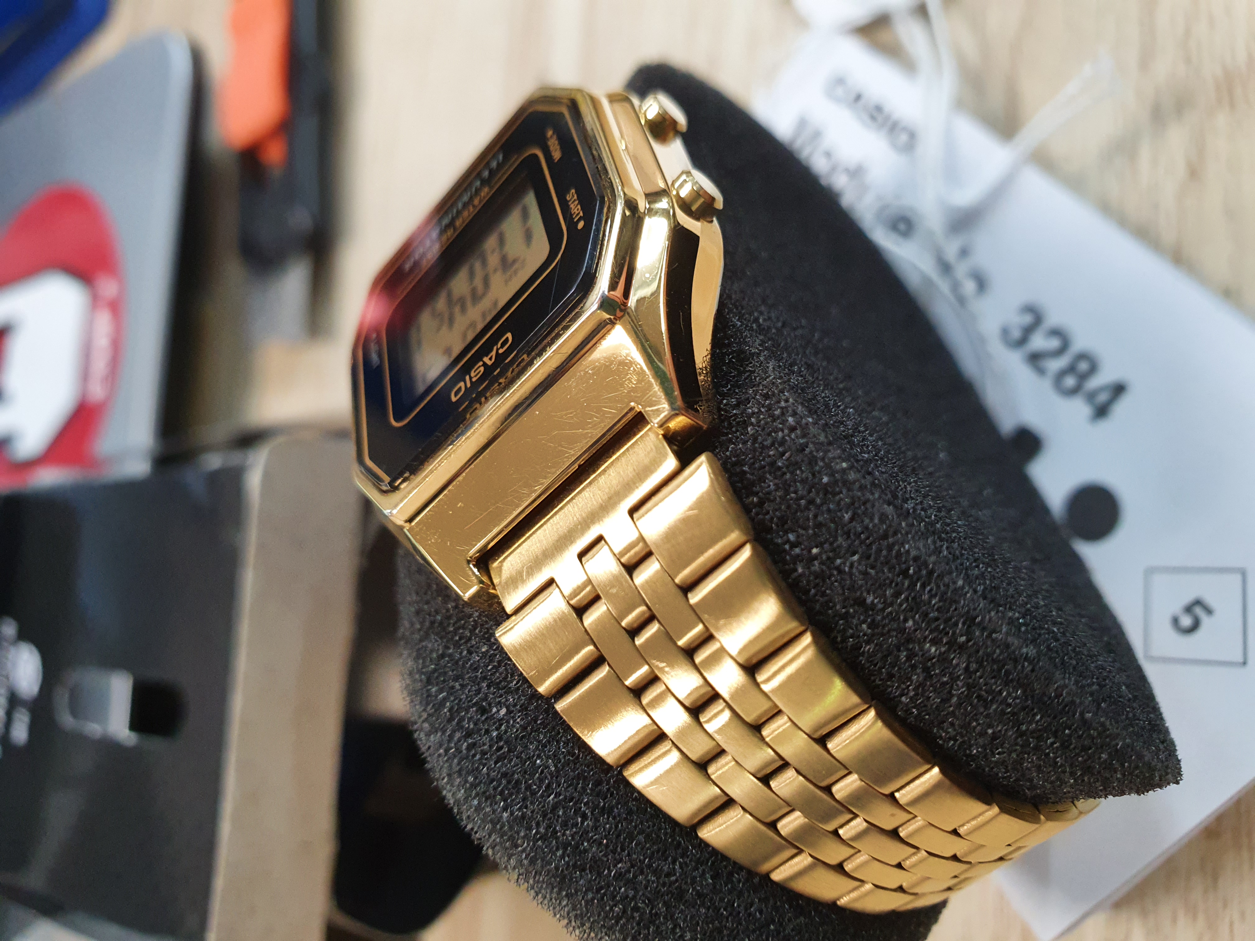 Casio Vintage Iconic LA680WEGA-1ER Dameshorloge 28,6 mm - Goudkleurig