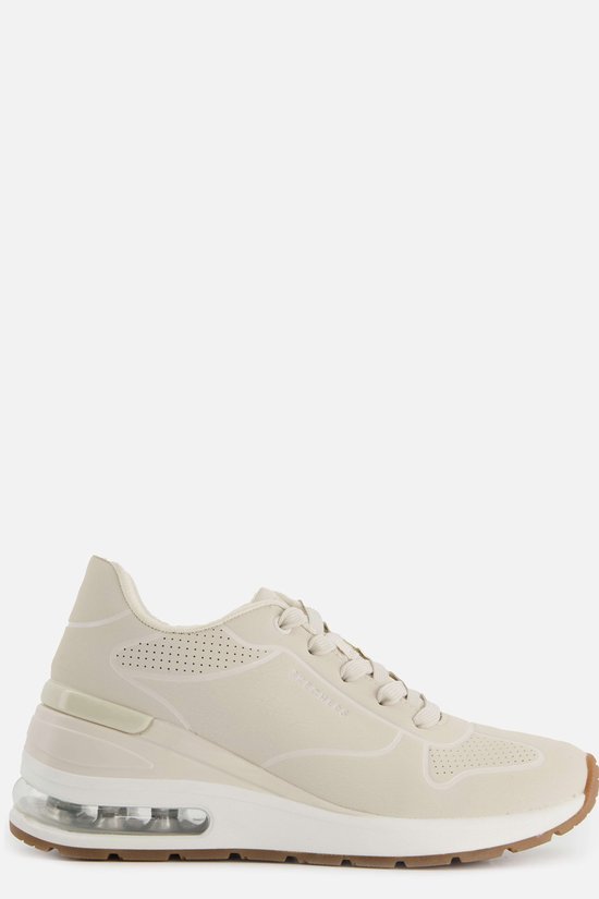 sneaker, witte schoen, luchtige zool, dunne schoen, perforatie details