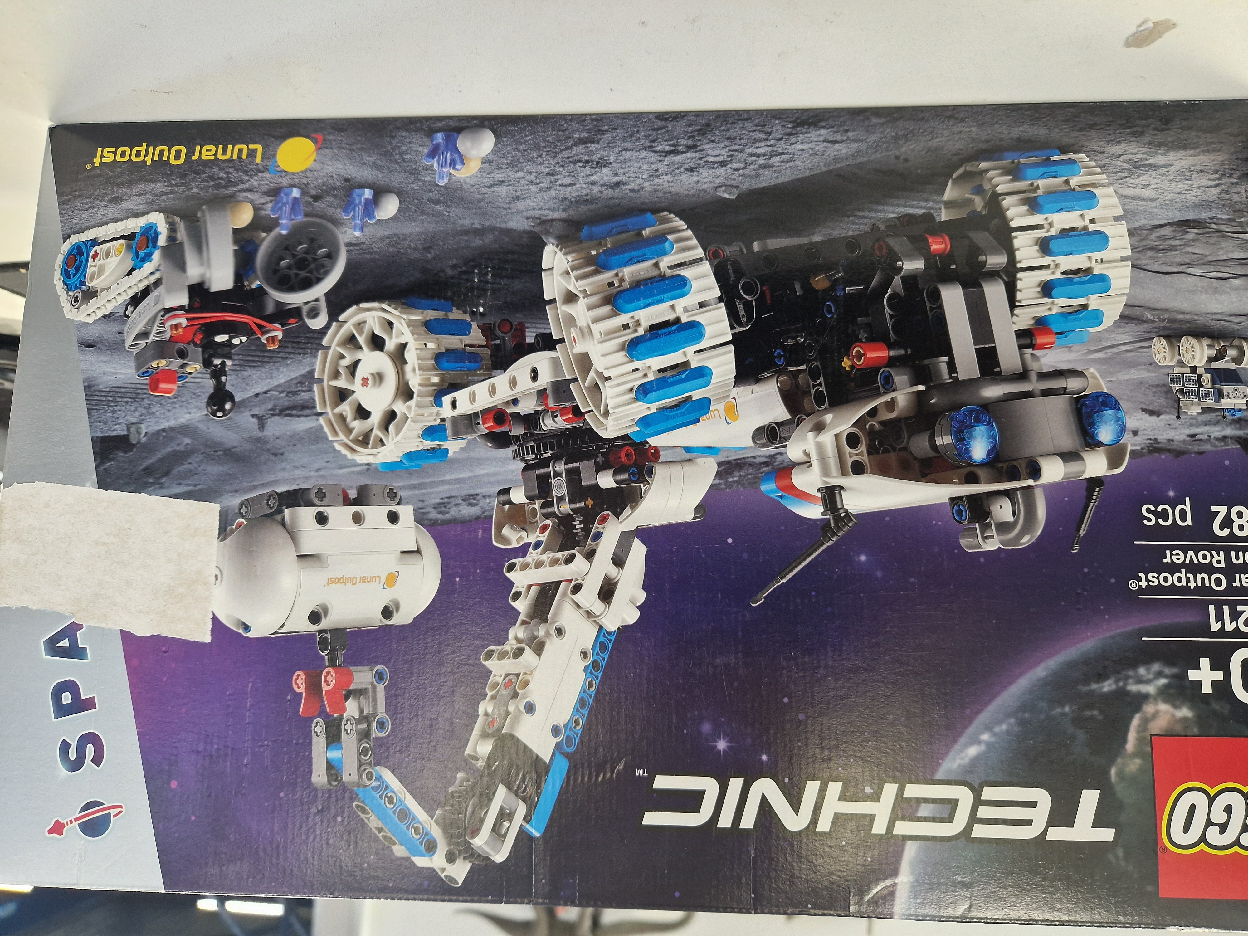 LEGO® Technic Lunar Outpost™ Maanrover Ruimtevoertuig - 42211