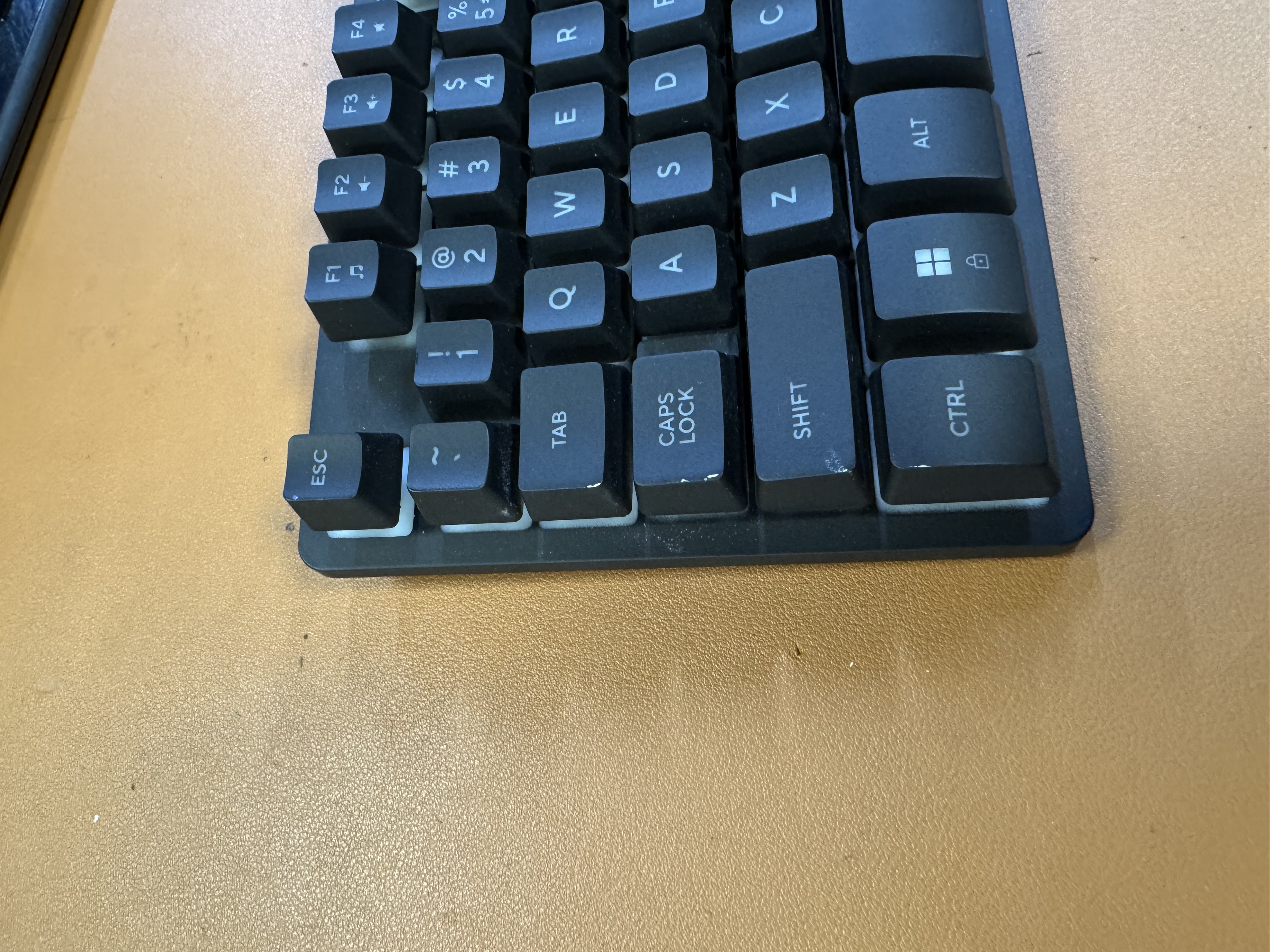 Trust GXT 833 Thado - Bedraad Gaming Toetsenbord - Tenkeyless (TKL) - PC/PS5 - QWERTY - Zwart