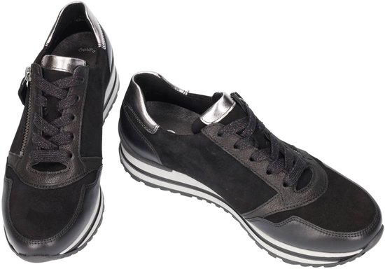 sneakers, sportschoenen, donkermetalenaccent, zool met profiel, slip-on veters