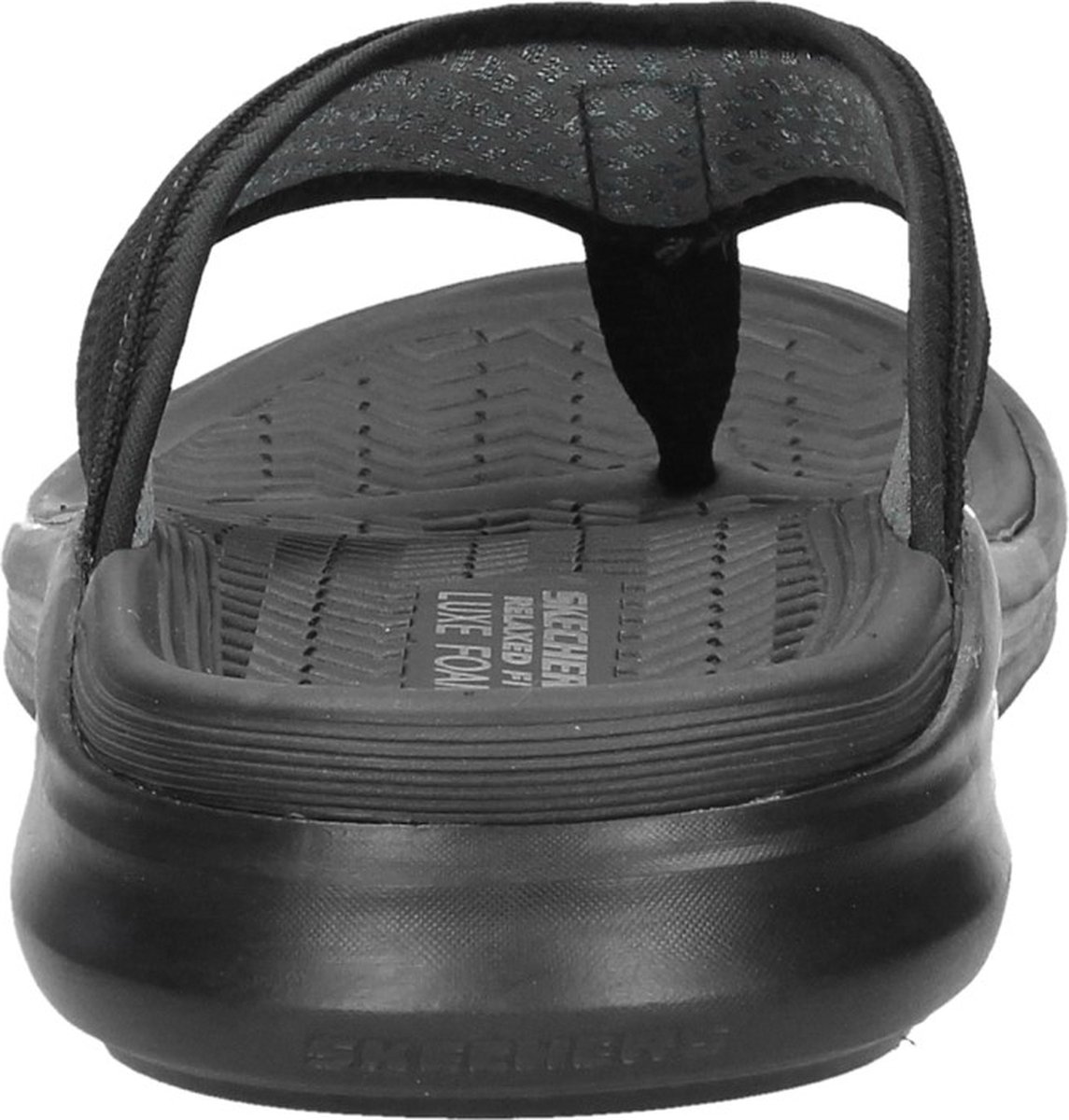 Helm, Kleding, Slipper, Schoeisel, Sandaal