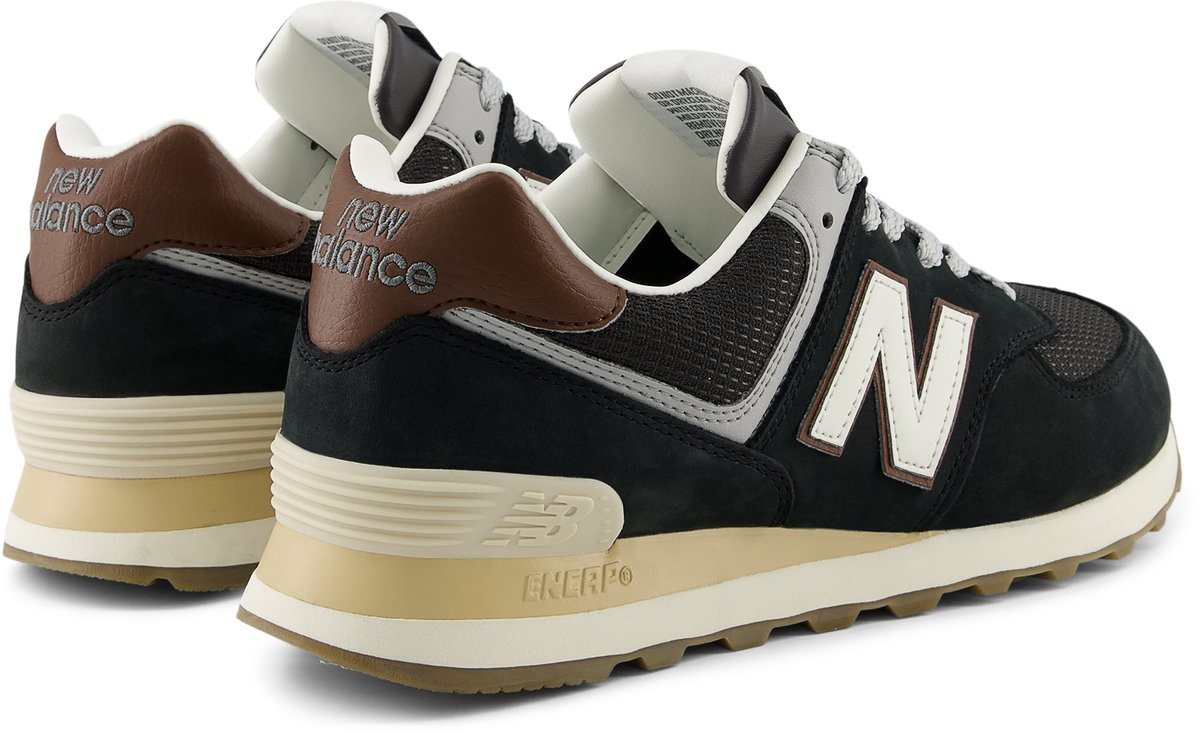 sneaker, sportschoen, zwarte schoen, luxe zool, canvas/netted details
