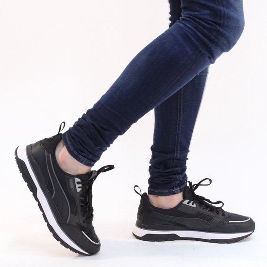 Schoeisel, Schoen, Sneaker, Persoon, Broeken