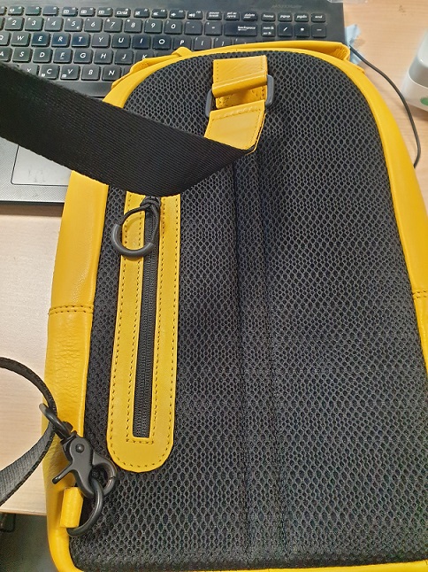 BURKELY Rebel Reese Chestpack 9,7" Crossbodytas - Geel