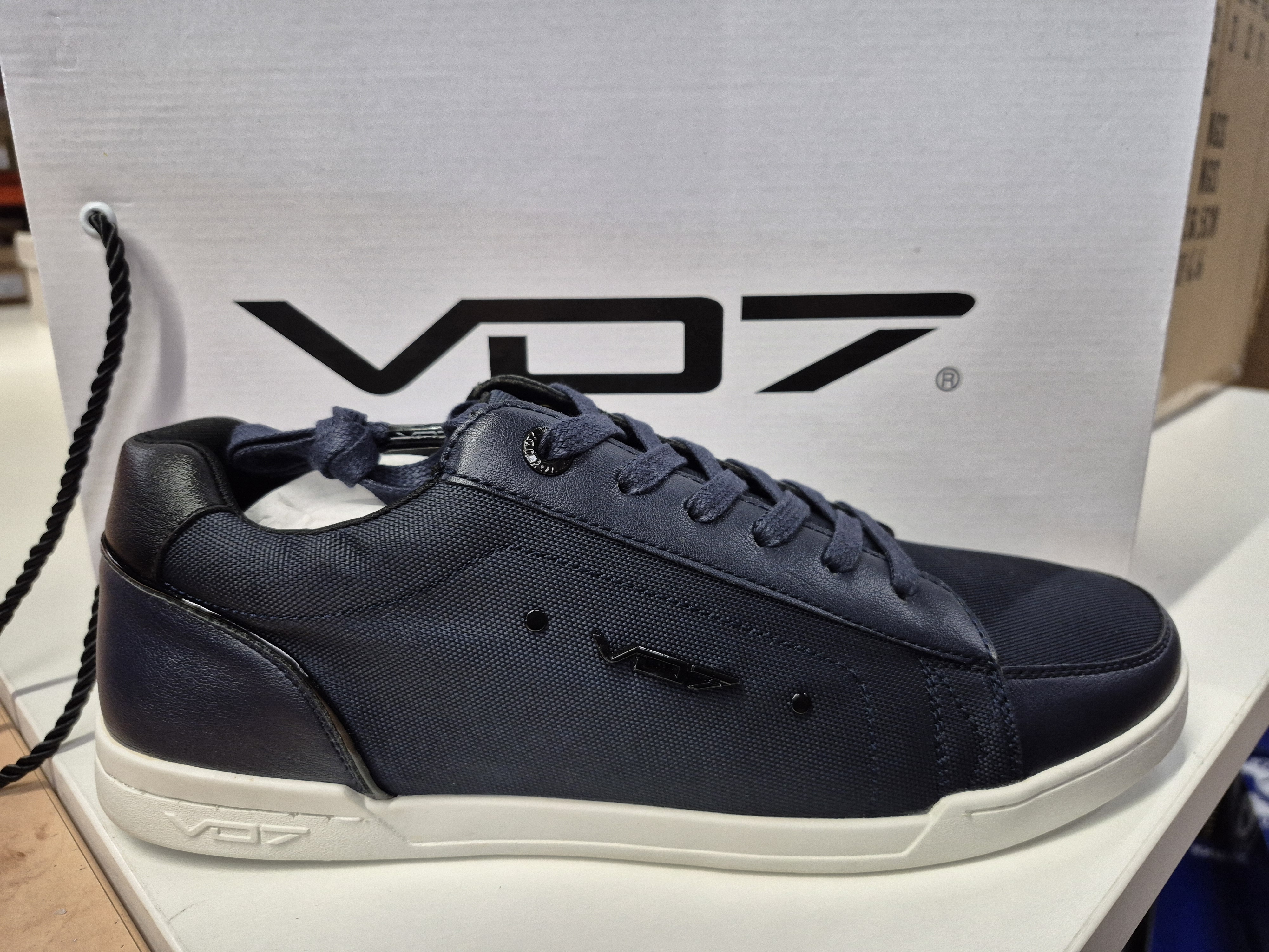 sneaker, navy, leather, low-top, white sole