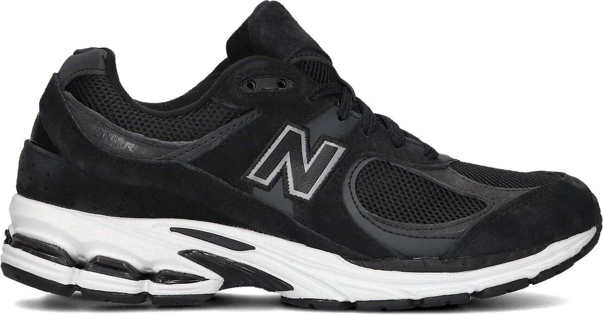 sneaker, zwart, mesh, sneaker met rubberzool, lopen met vout/buitenschat