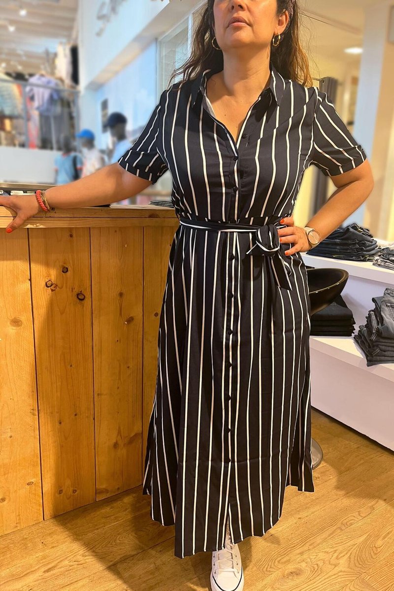 Kleding, Mouw, Strandkleding, Jurk, Persoon, Kleding, Mouw, Strandkleding, Jurk, Persoon