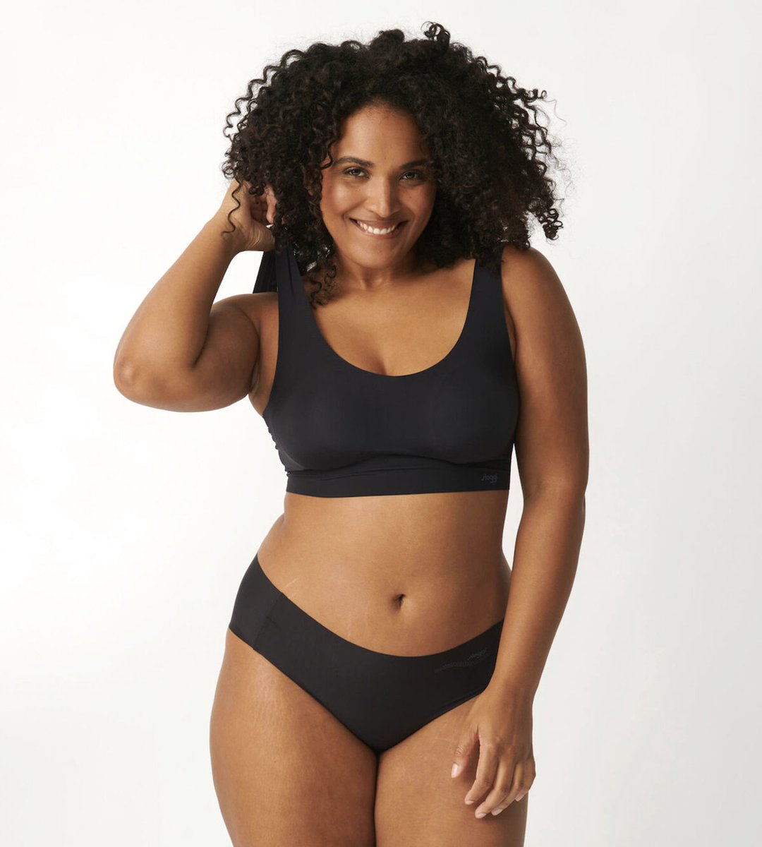brazilian-brief, zwarte-bikini, draadloze-bra, stretch-stof, plusmaat
