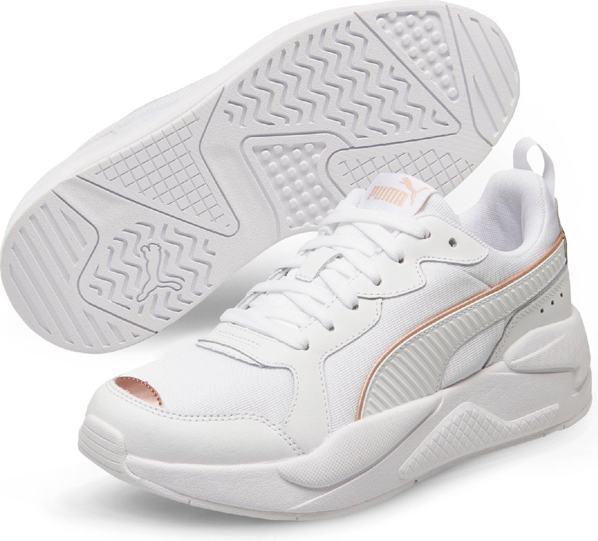 sneaker, witte sneaker, courrière