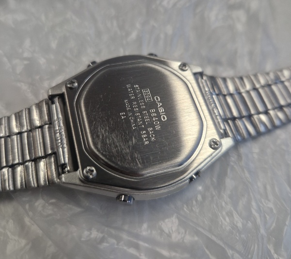 Polshorloge, Arm, Lichaamsdeel, Persoon, Elektronica