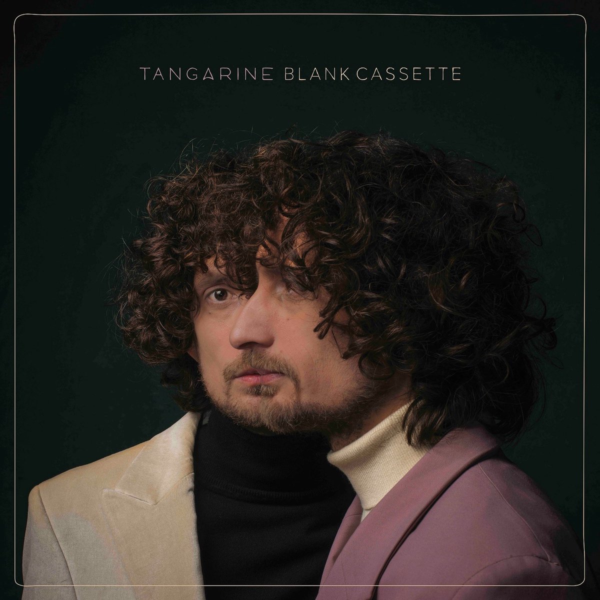 tangarine, blank cassette, man, portret, krullig haar