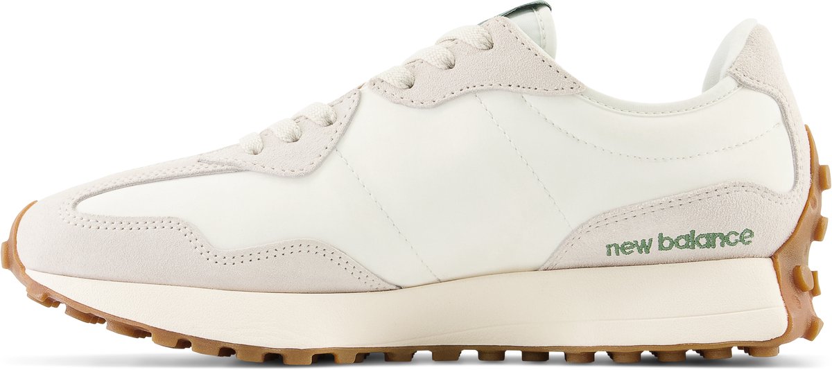 sneaker, witte schoen, suede details, luxe rand, new balance logo