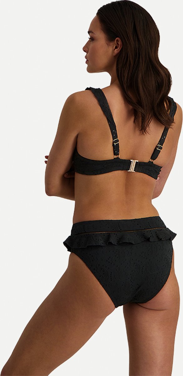 Beachlife - Maat 40 - Black Embroidery High Waist bikinibroekje