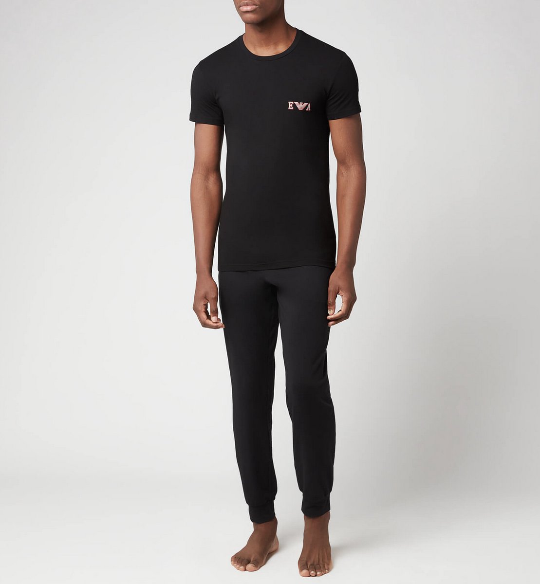 t-shirt, zwart, korte mouwen, rond hals, logo klein