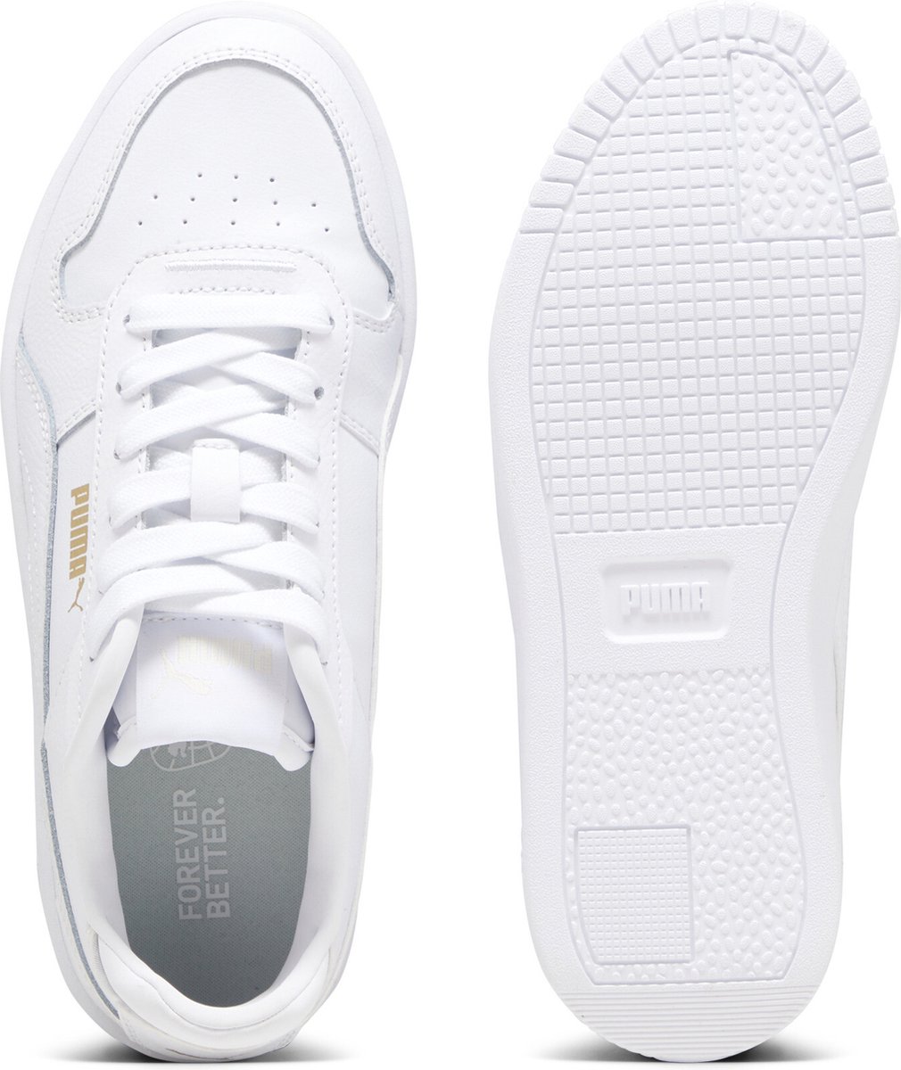 skoen, witte sneaker, suede details, veter, plat spaar, witte schoen