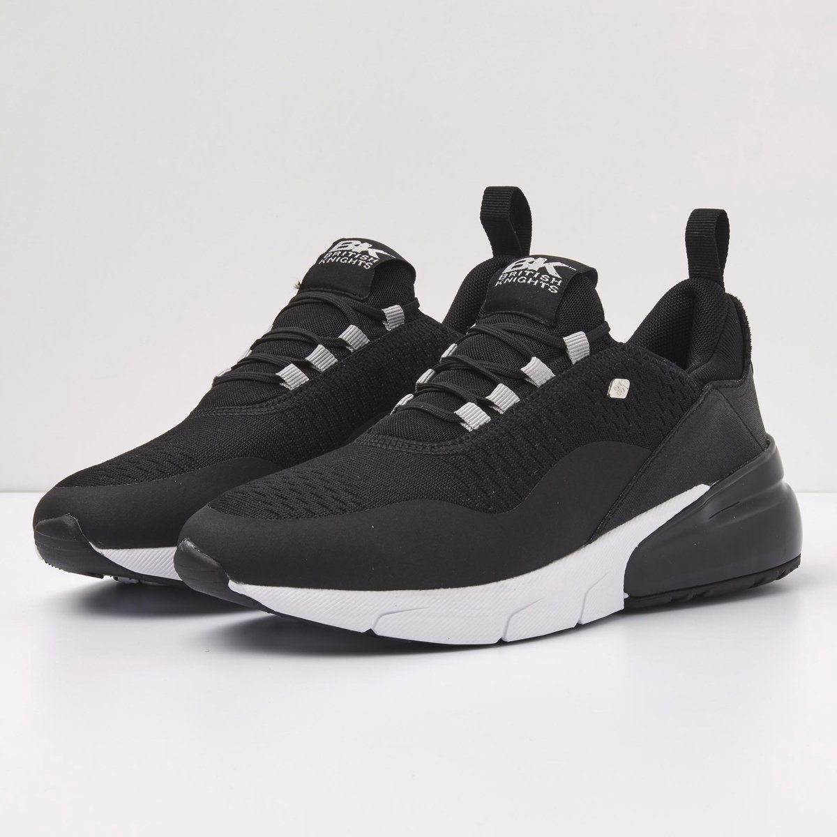 sneakers, zwart, brede inzet, athletisch, vetersluiting