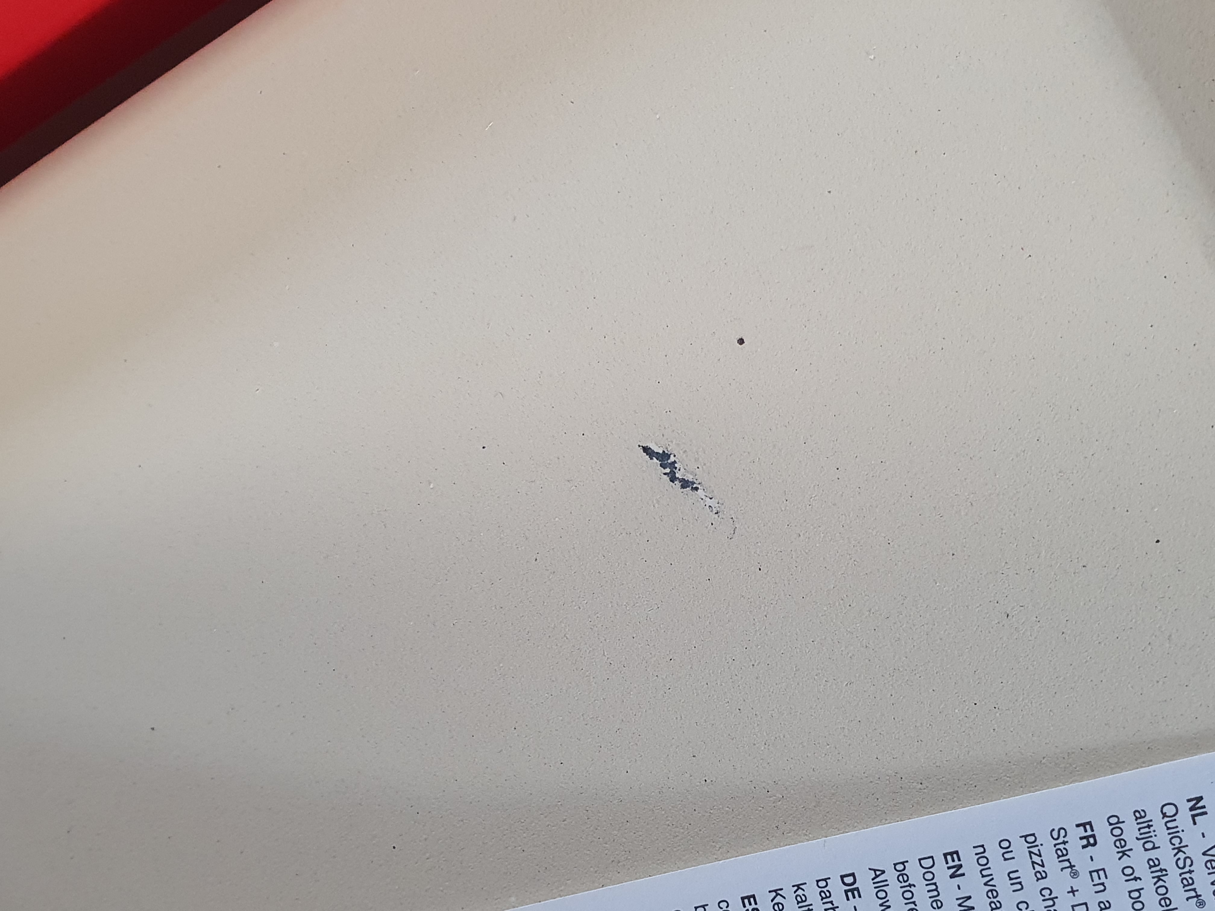 kraste kras, schade, oppervlakte kras, donkerblauwe vlek, kleurloze kras