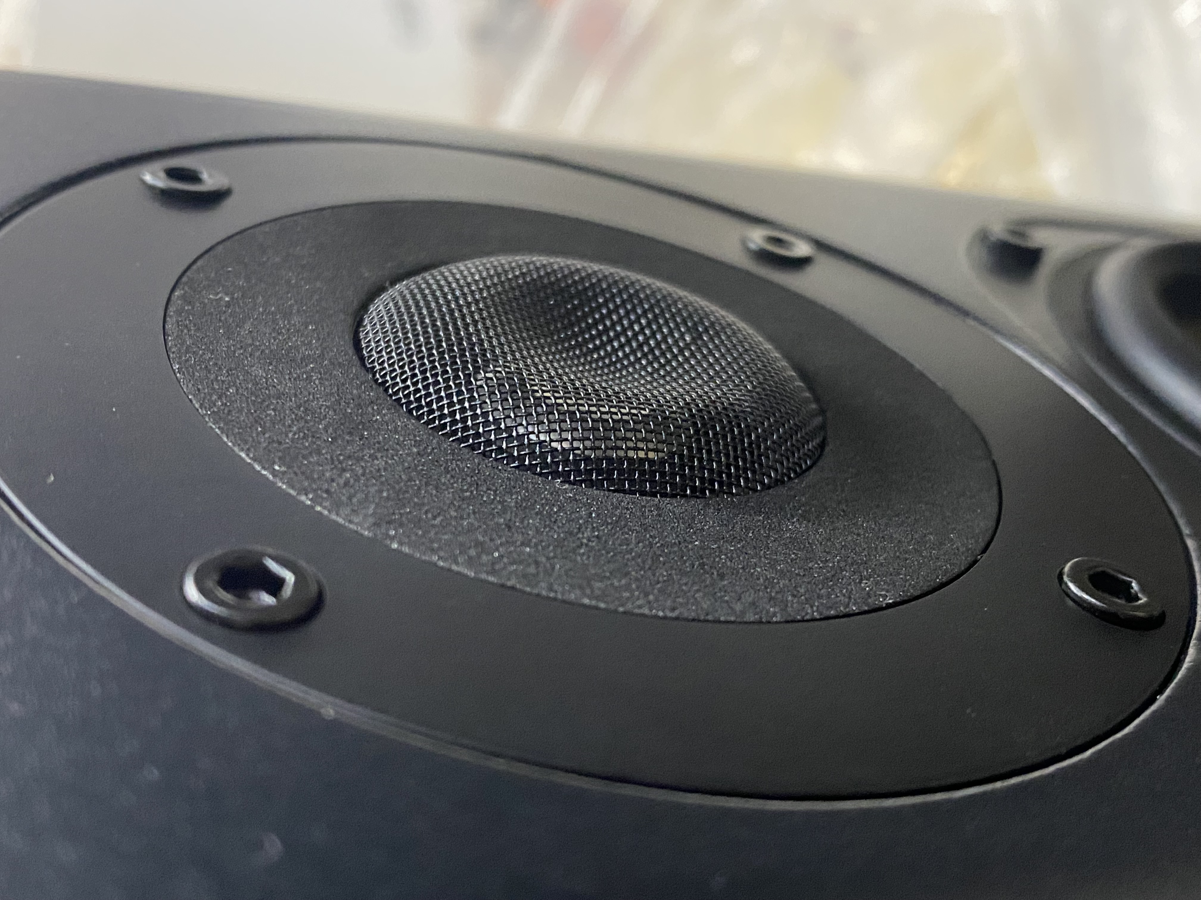 IMG_6826 2.1 RMS 150W Multimedia luidsprekersysteem. Optical Coaxiaal 2x RCA en Bluetooth AptX. Remote. Alu.