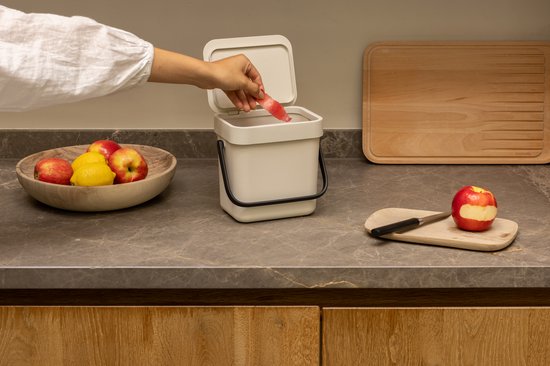 fruit, apple, apple slicer, kitchen gadget, cutting board