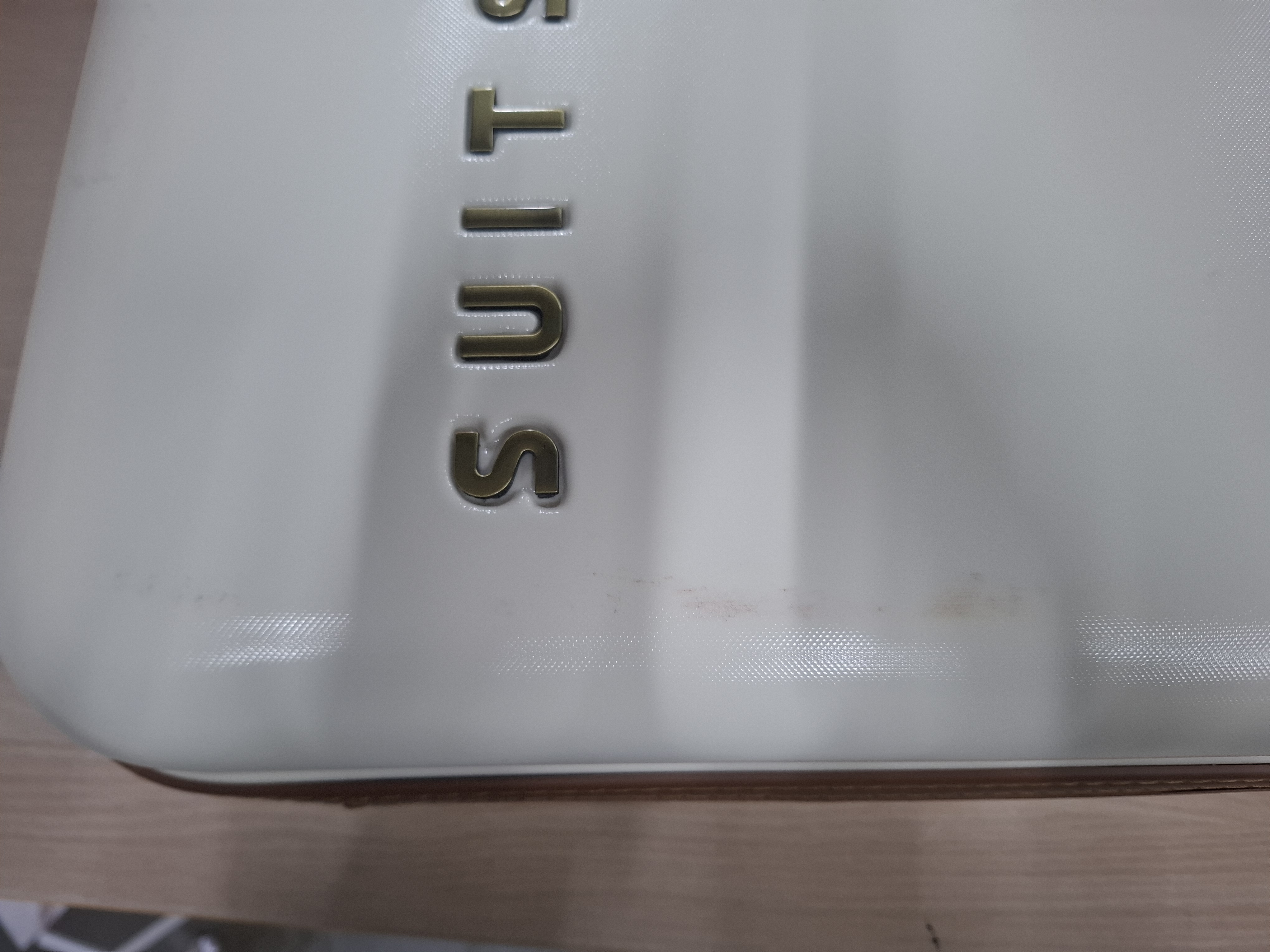 höyn, not visible, white, plastic, textured