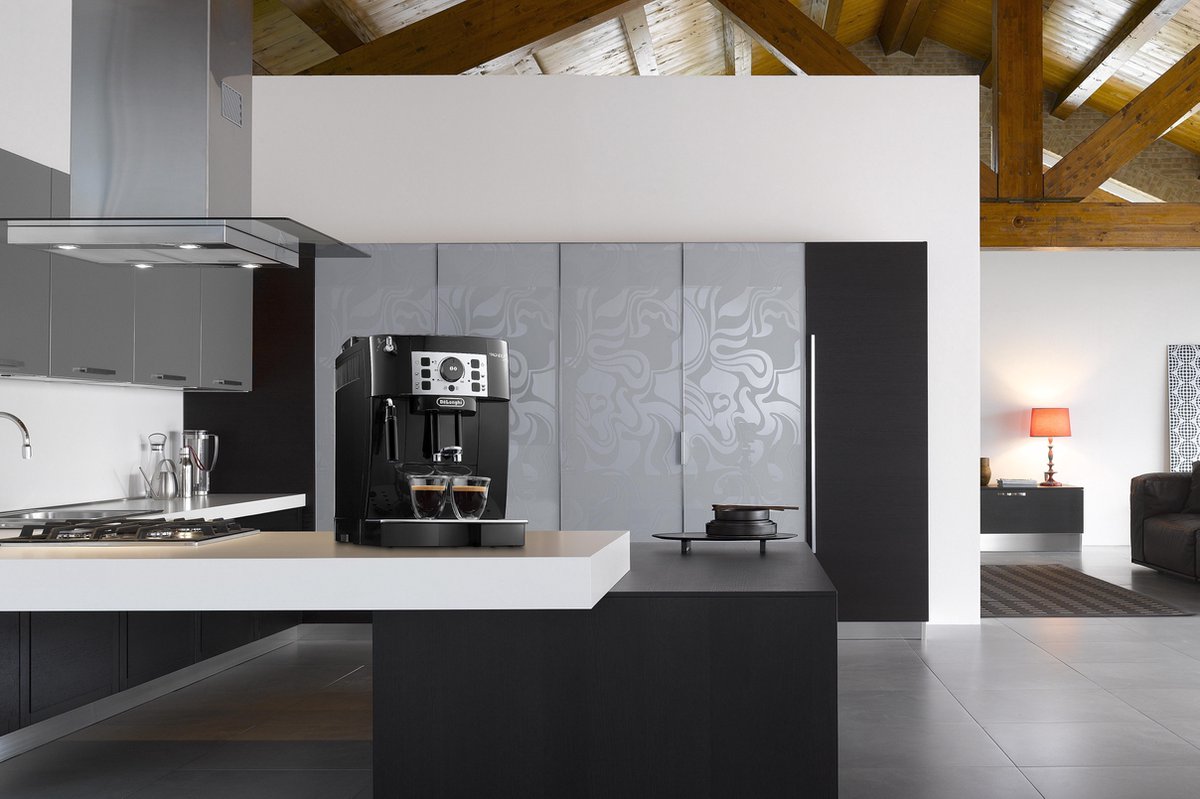 De’Longhi Magnifica S ECAM20.110.B - Volautomatische espressomachine - Handmatige melkopschuimer en uitneembare zetgroep - Zwart