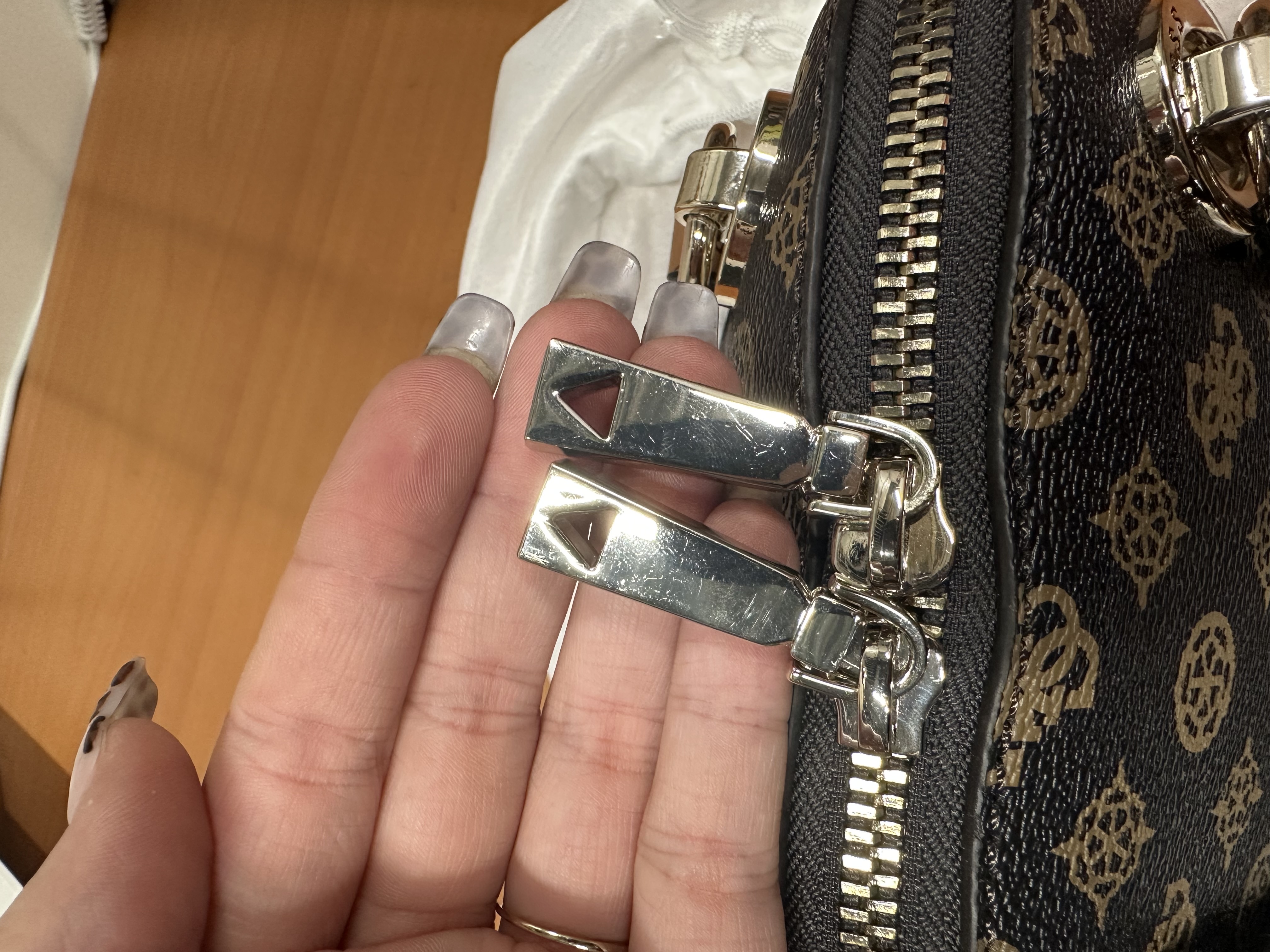 Guess  - bruin - Crossbodytas Cessily