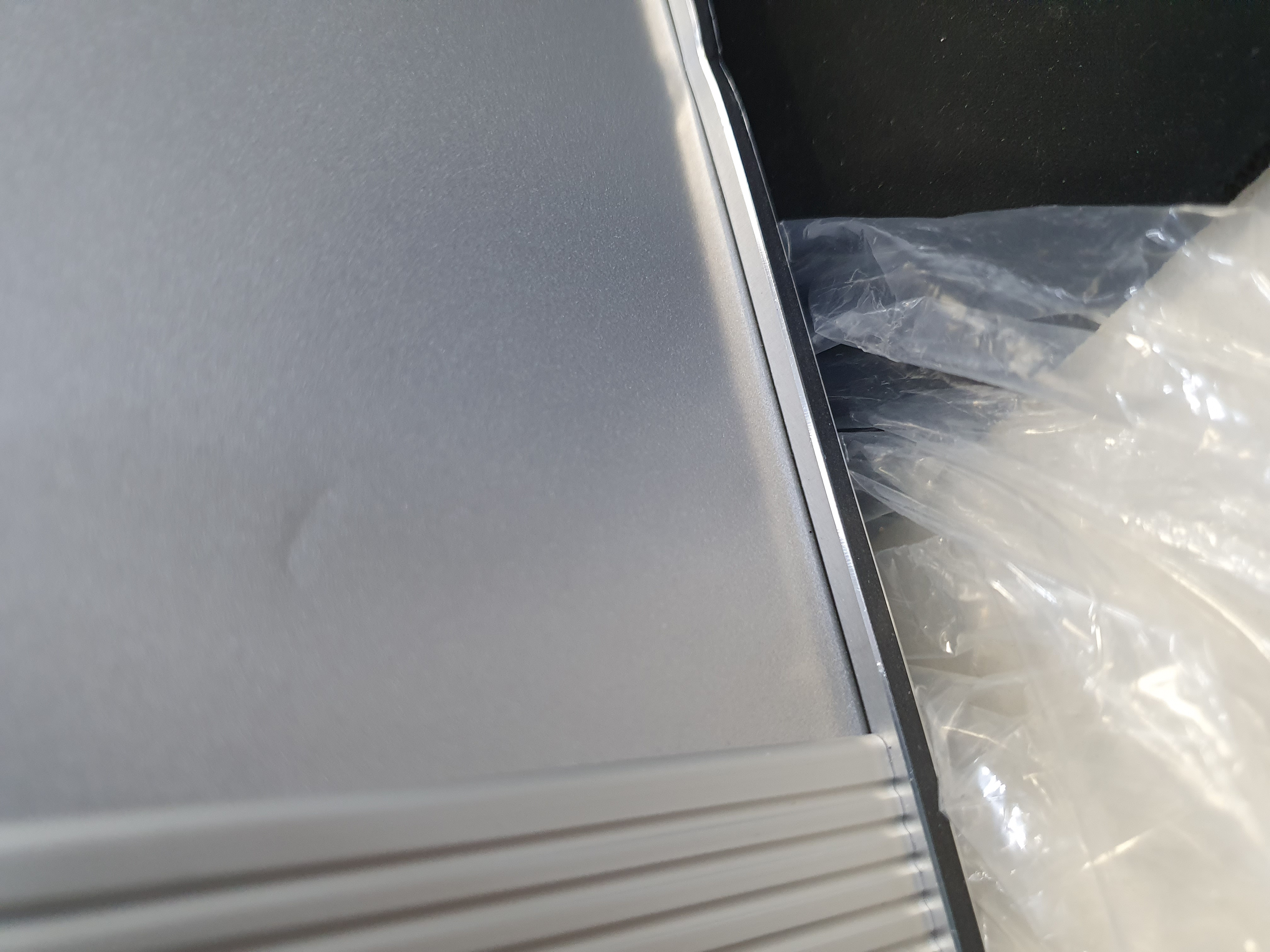 auto bekleding, auton interieur, zilver afwerking, plastic hoes, rand naad