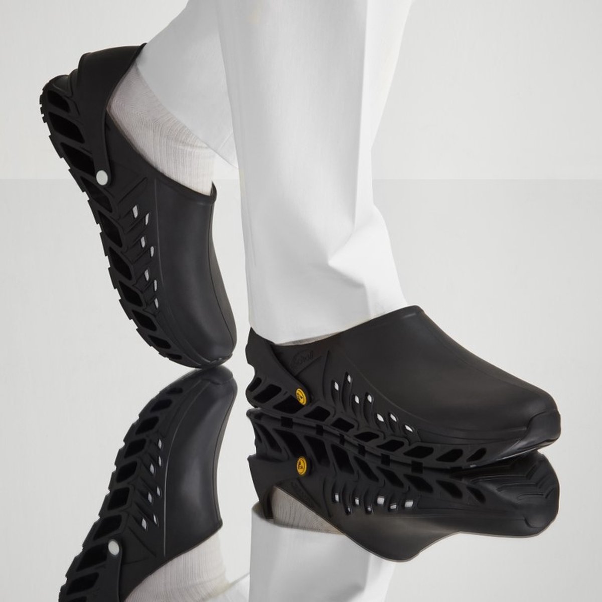 Schoeisel, Schoen, Sneaker, Persoon, Klompen