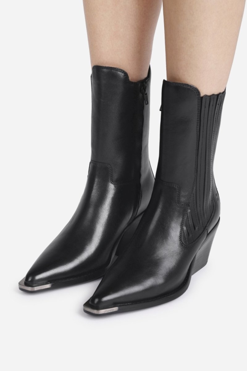 laars, hoge hak, zwarte leer, westen?, puntneus