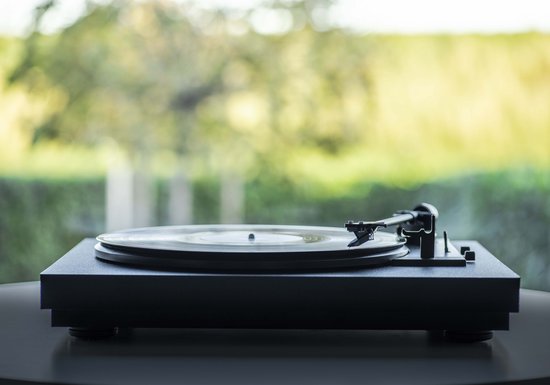 Pro-Ject A1 - Platenspeler – Volledig Automatisch - Analoog - Zwart