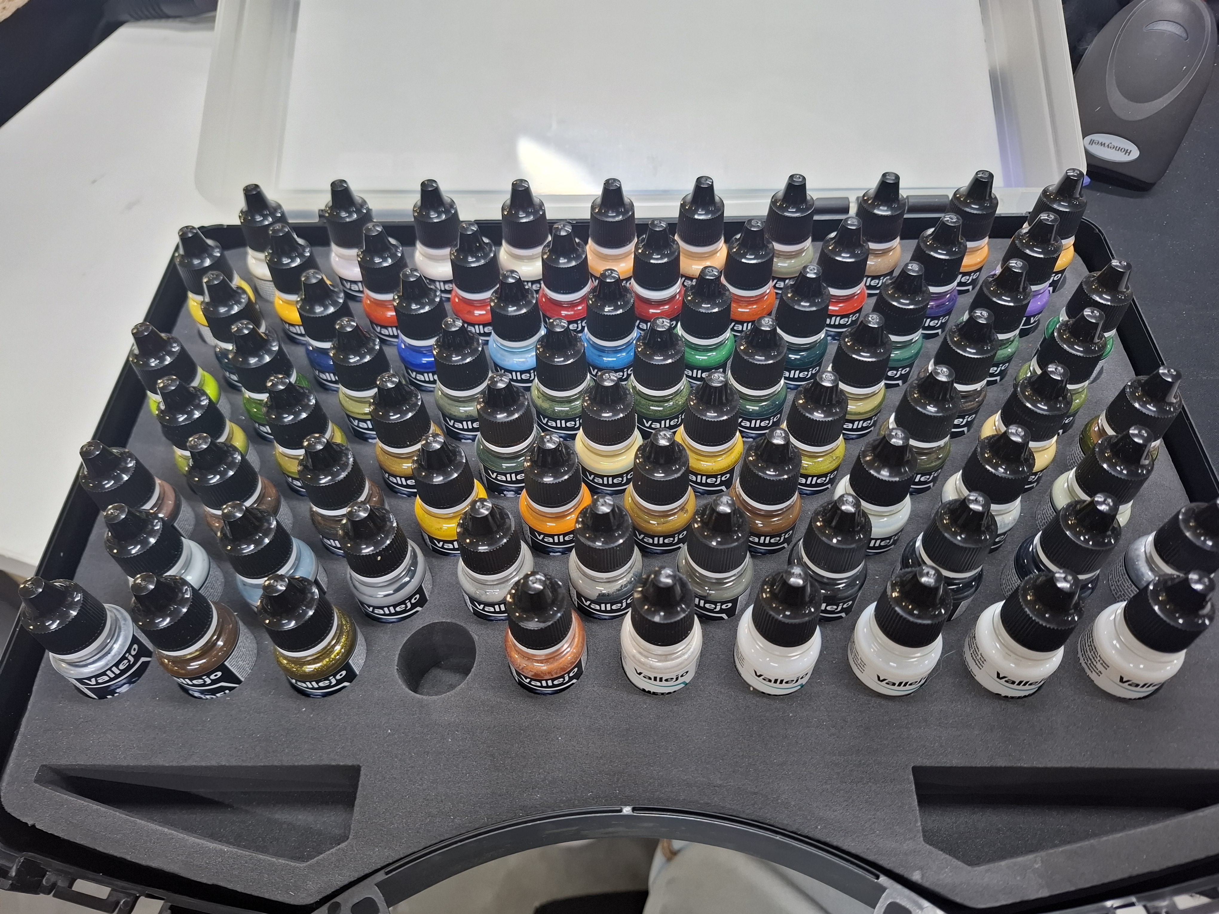 Vallejo Hobbyverf Acrylverf - 70252 Model Color - Basis Koffer - Basiskleuren - Acryl Set - 80x Verf set - 80 x 18 ml