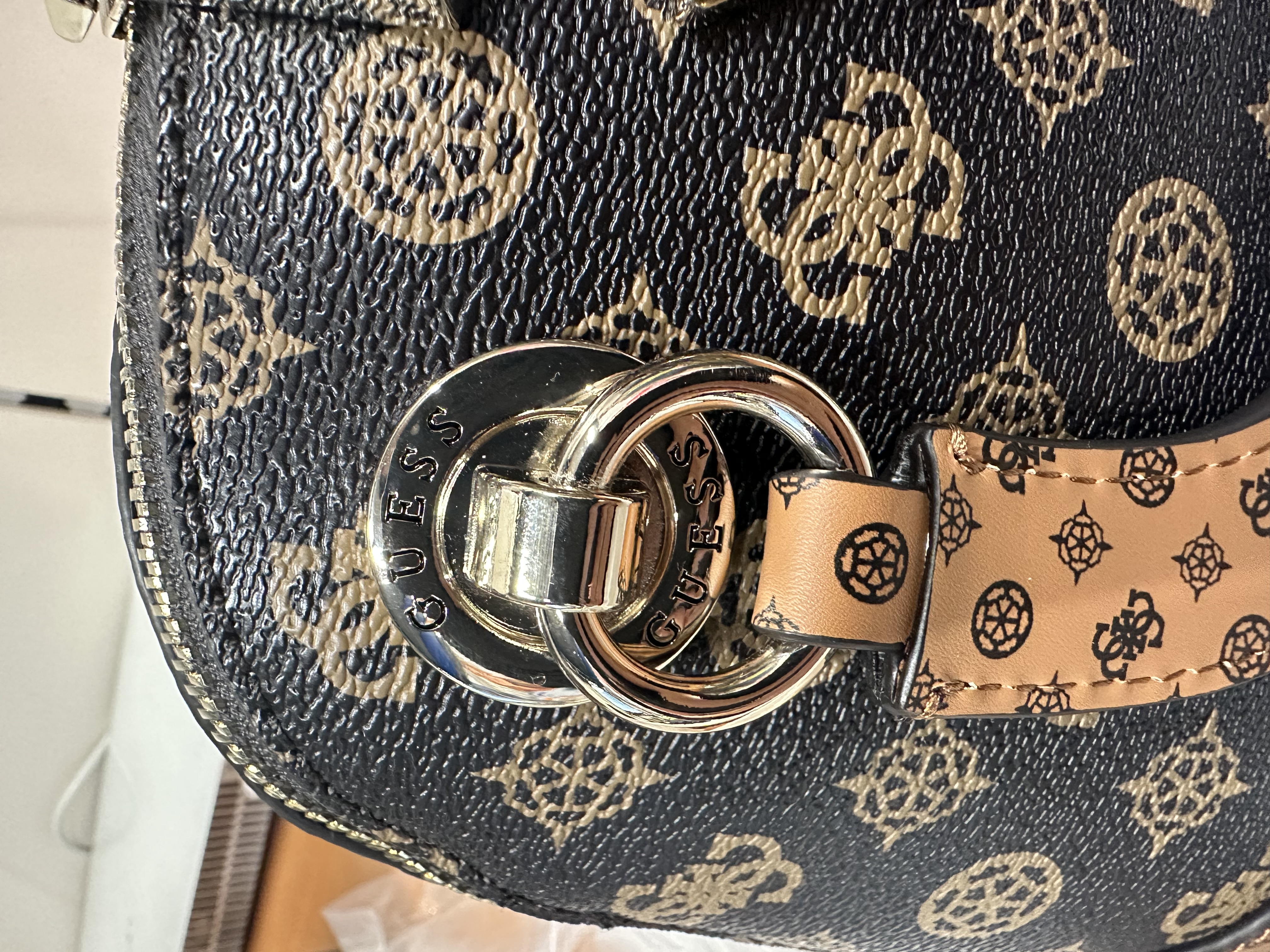 Guess  - bruin - Crossbodytas Cessily