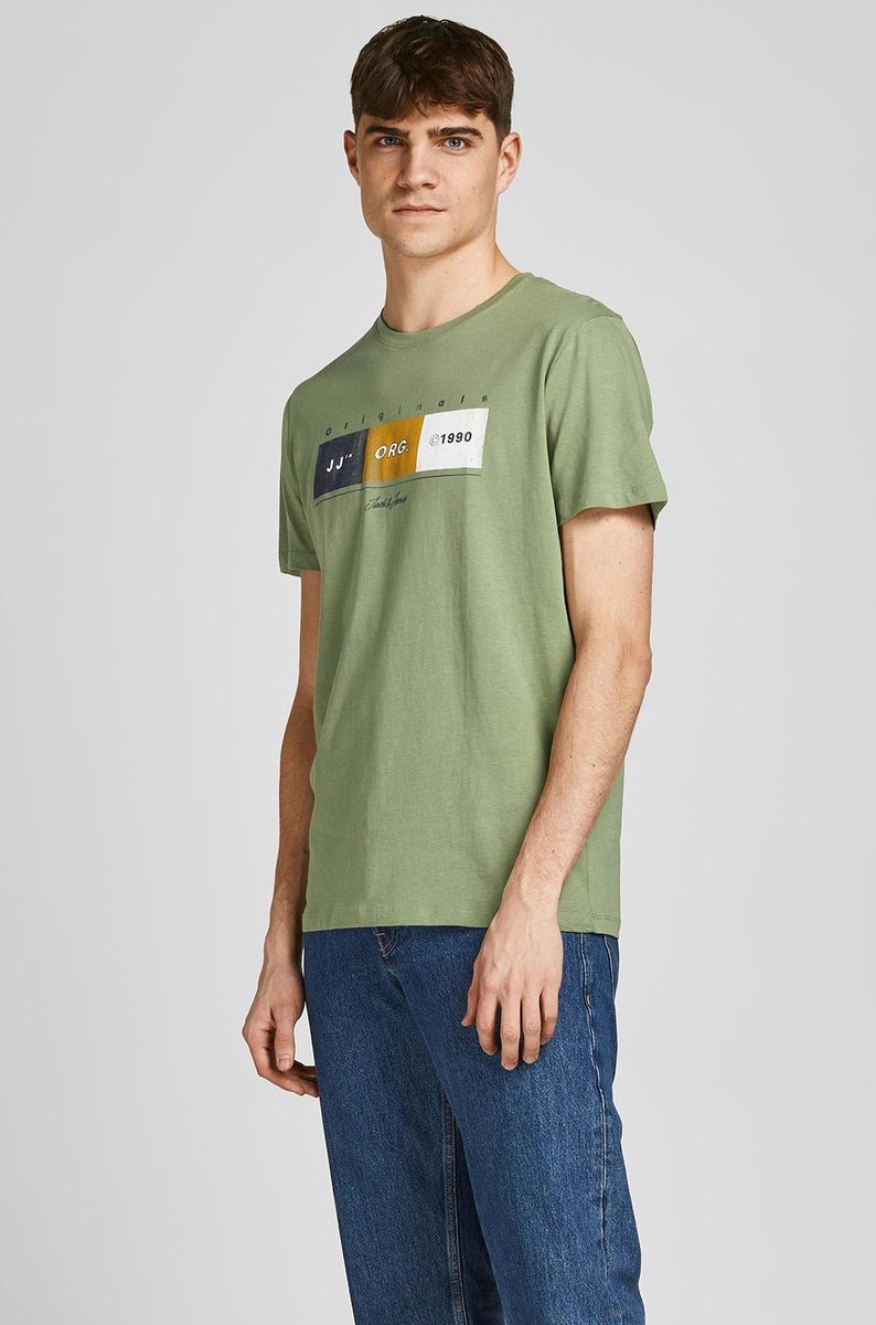 Kleding, T-shirt, Mouw, Persoon, Shirt, Kleding, T-shirt, Mouw, Persoon, Shirt