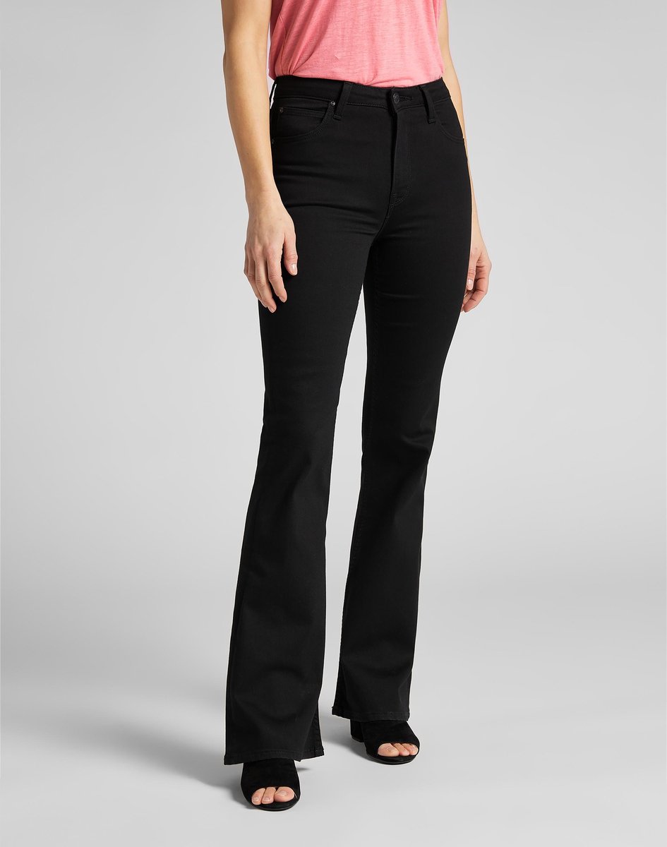 broek, zwarte broek, flared broek, lange pijp, kante schoen