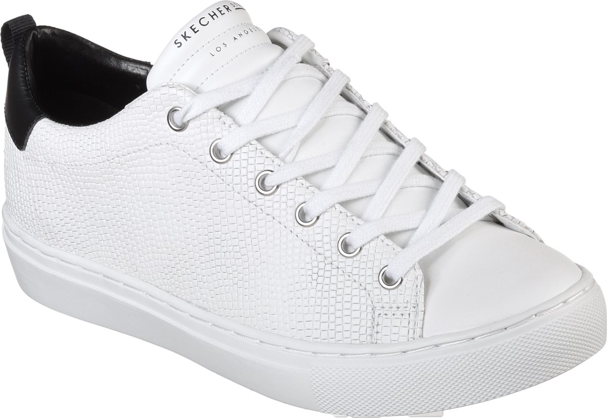 witte schoen, sneaker, textuur ruit, lederen accent, platte silhouet