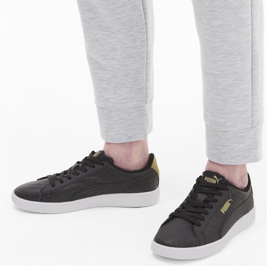 PUMA - maat 40- Vikky v2 Sig Dames Sneakers - Puma Black-Puma Black-Gold