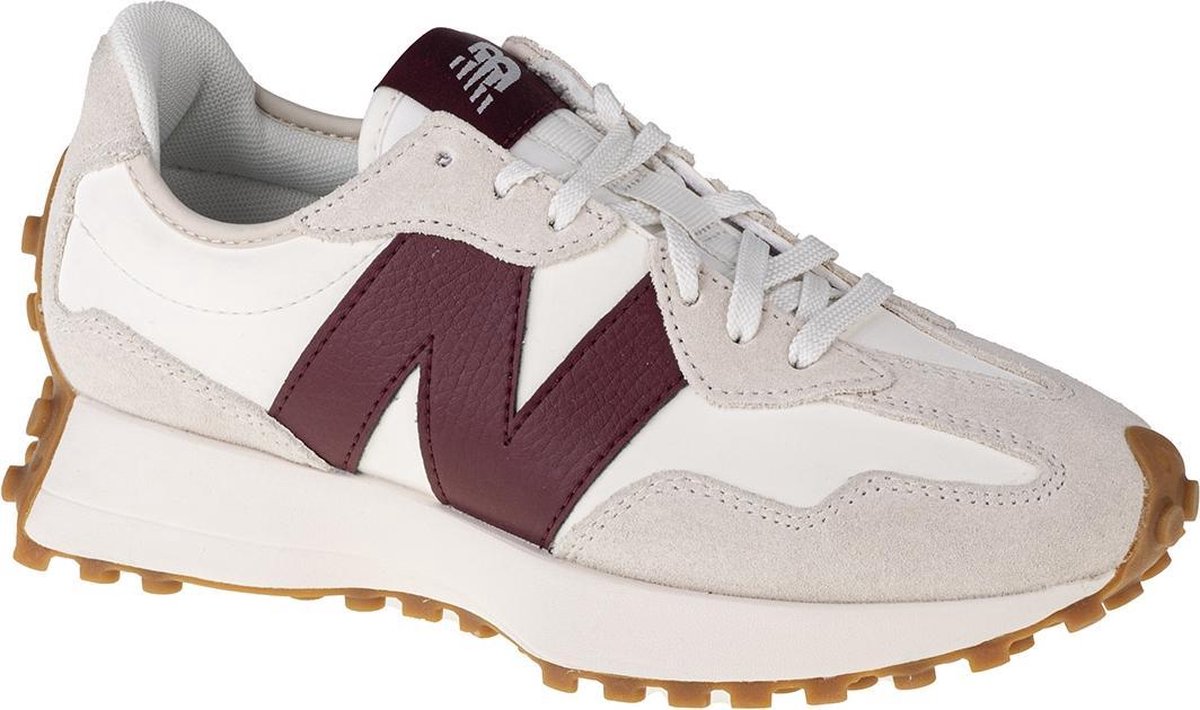 sneaker, witte schoen, suede, lila detail, trail-loops?, garage