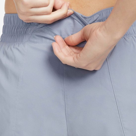 Nike Maat L One Dri-FIT Short Sportbroek Vrouwen