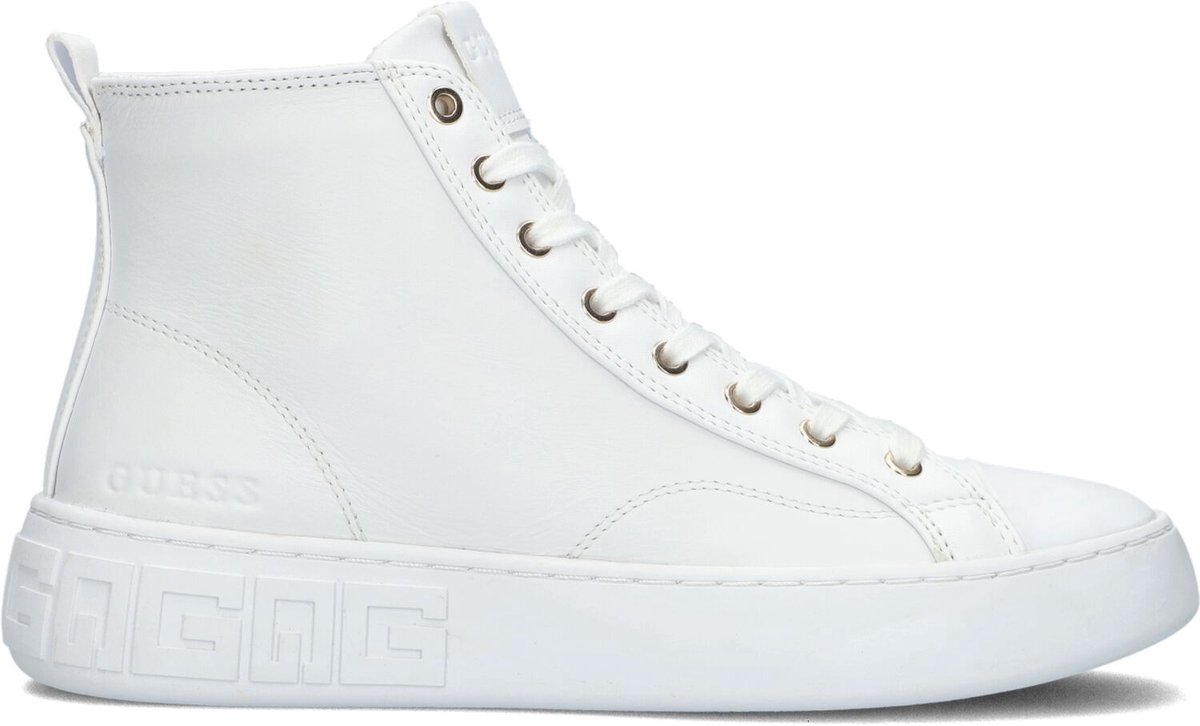 witte sneaker, hoge sneaker, leder, metalen oogjes, platte zool