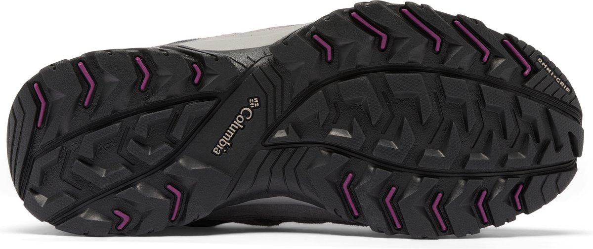 antislip sole, outdoor shoe, tread pattern, vibram, black sole