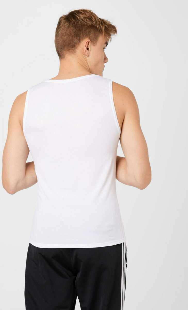 Persoon, Tanktop, Korte broek, Gezicht, Kop