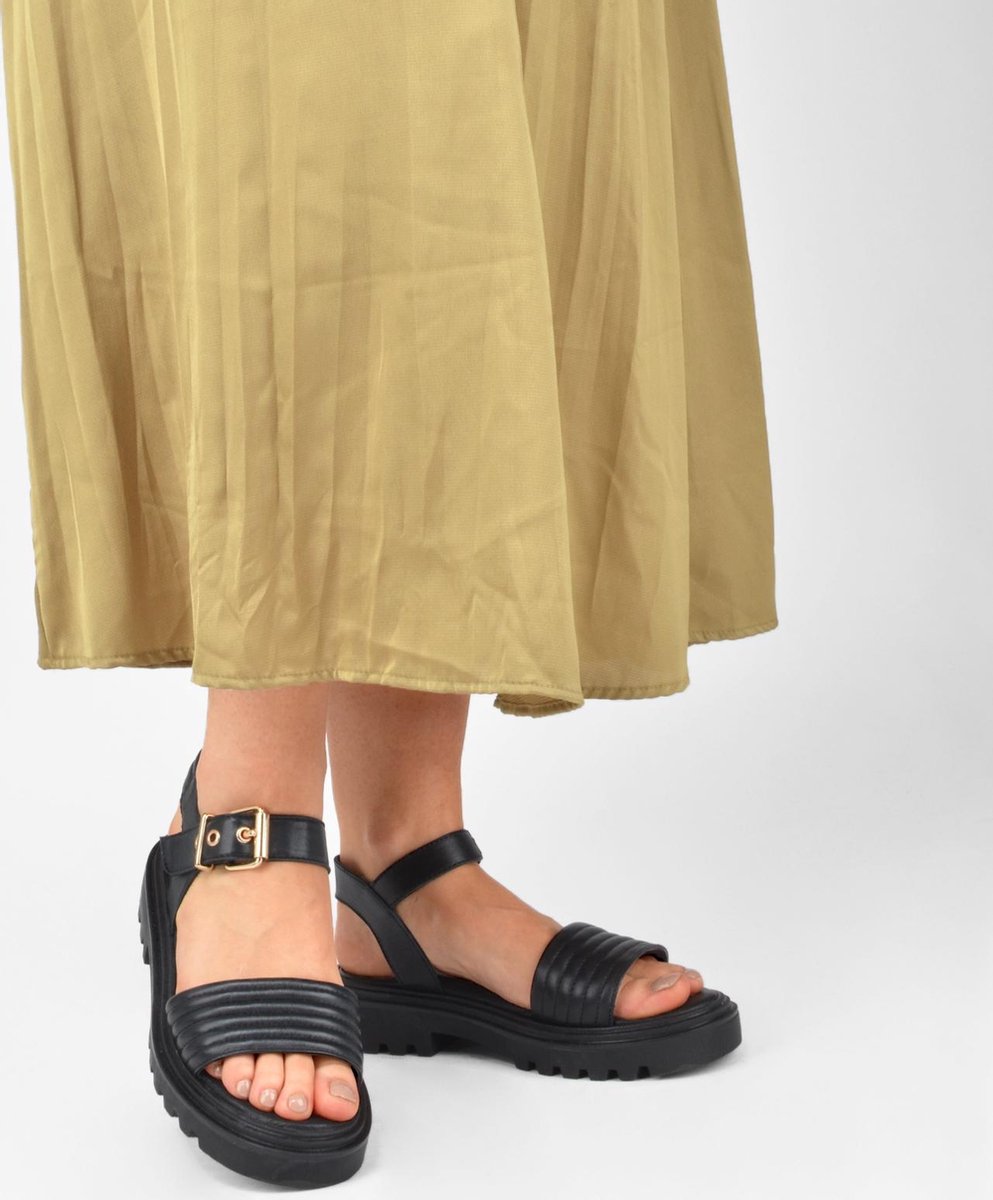 PS Poelman SATURNOS Dames - Maat 39 - Leren Chunky Plateau Sandalen met Gouden Details - Zwart