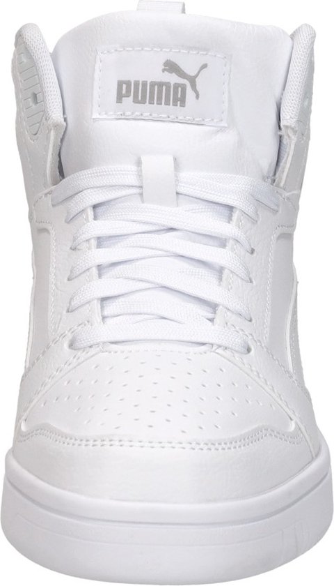 sneaker, witte schoen, hoge schacht, puma logo, perforatie details