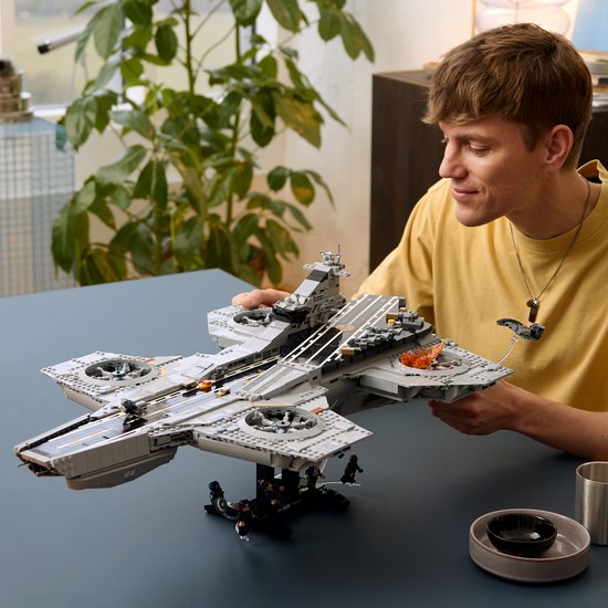 LEGO® Marvel S.H.I.E.L.D. Helicarrier - 76354