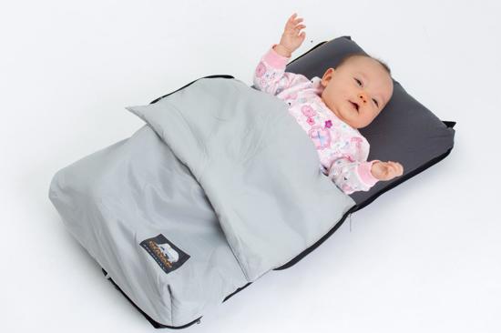 Deryan AirTraveller Vliegtuigbedje - Reiskussen met matras - compact opgevouwen